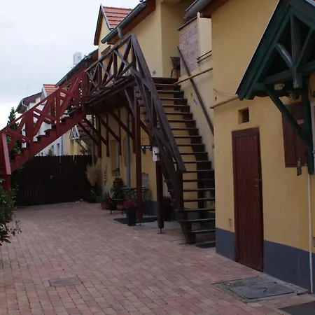 Takacs Vendeghaz 2